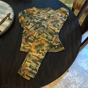 Boys Burton camo fleece base layer size medium